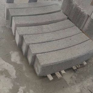 湖南芝麻白弧形路牙石