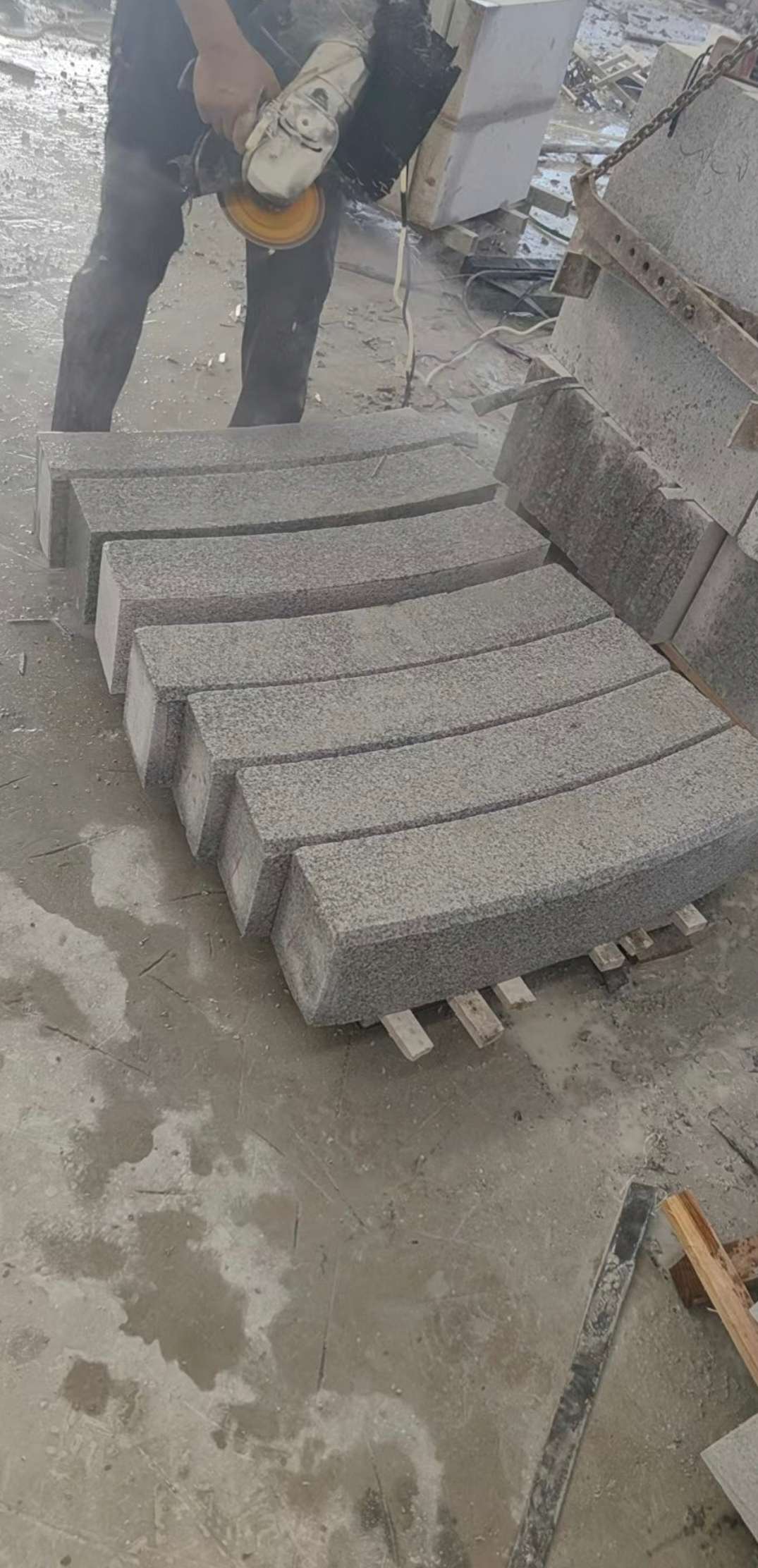 湖南芝麻白弧形路牙石