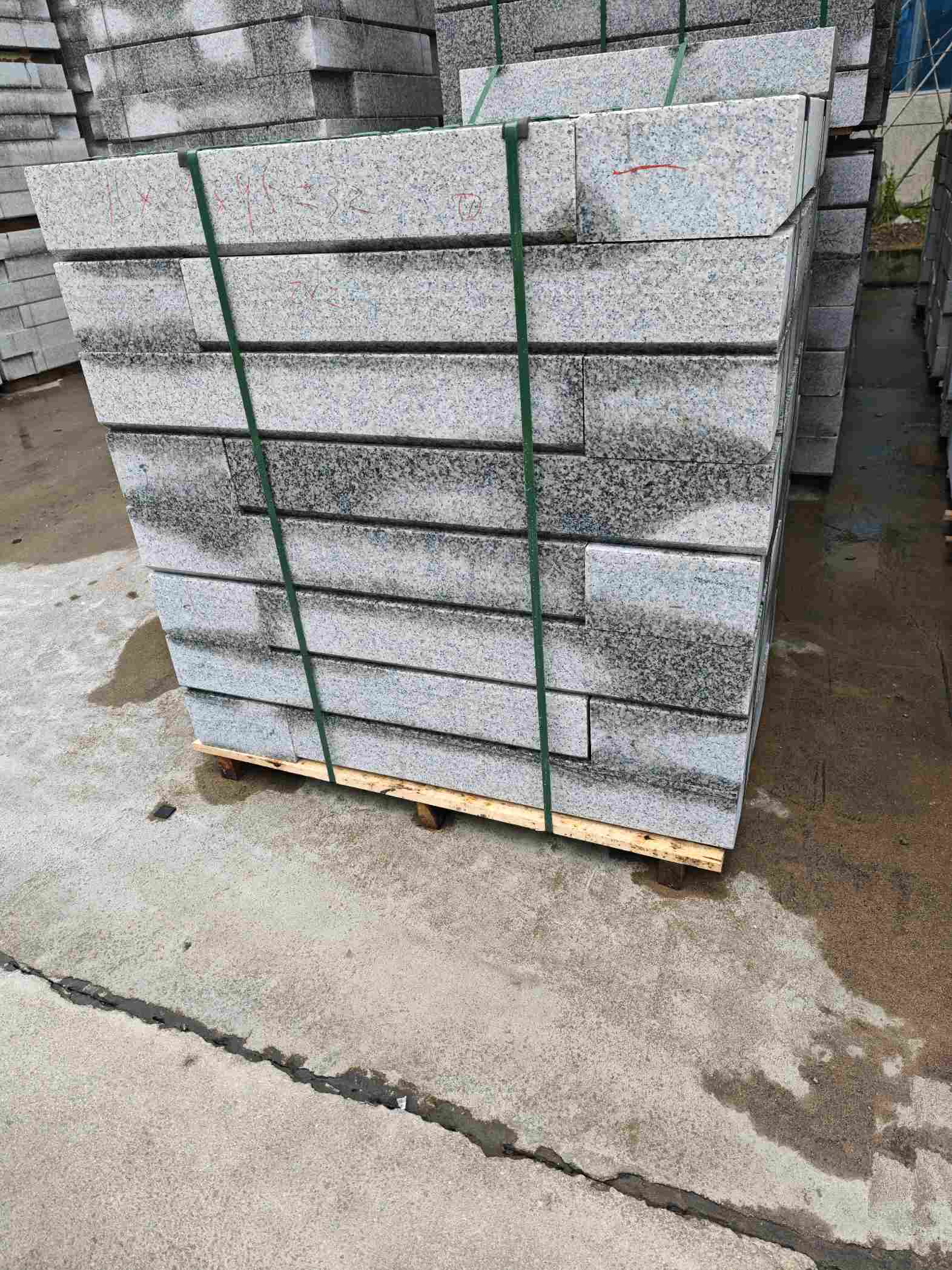 湖南芙蓉白路牙石，马路牙子